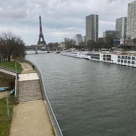 Etage Prive Vue Sur La Seine Διαμέρισμα *