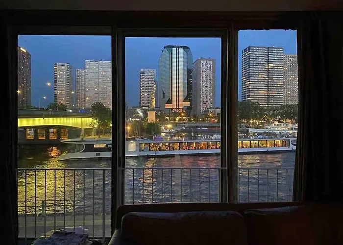 Apartment Etage Prive Vue Sur La Seine