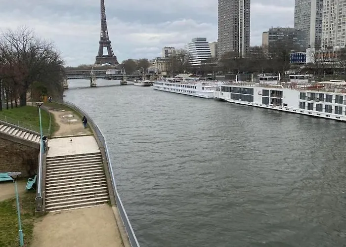 Etage Prive Vue Sur La Seine Apartment *